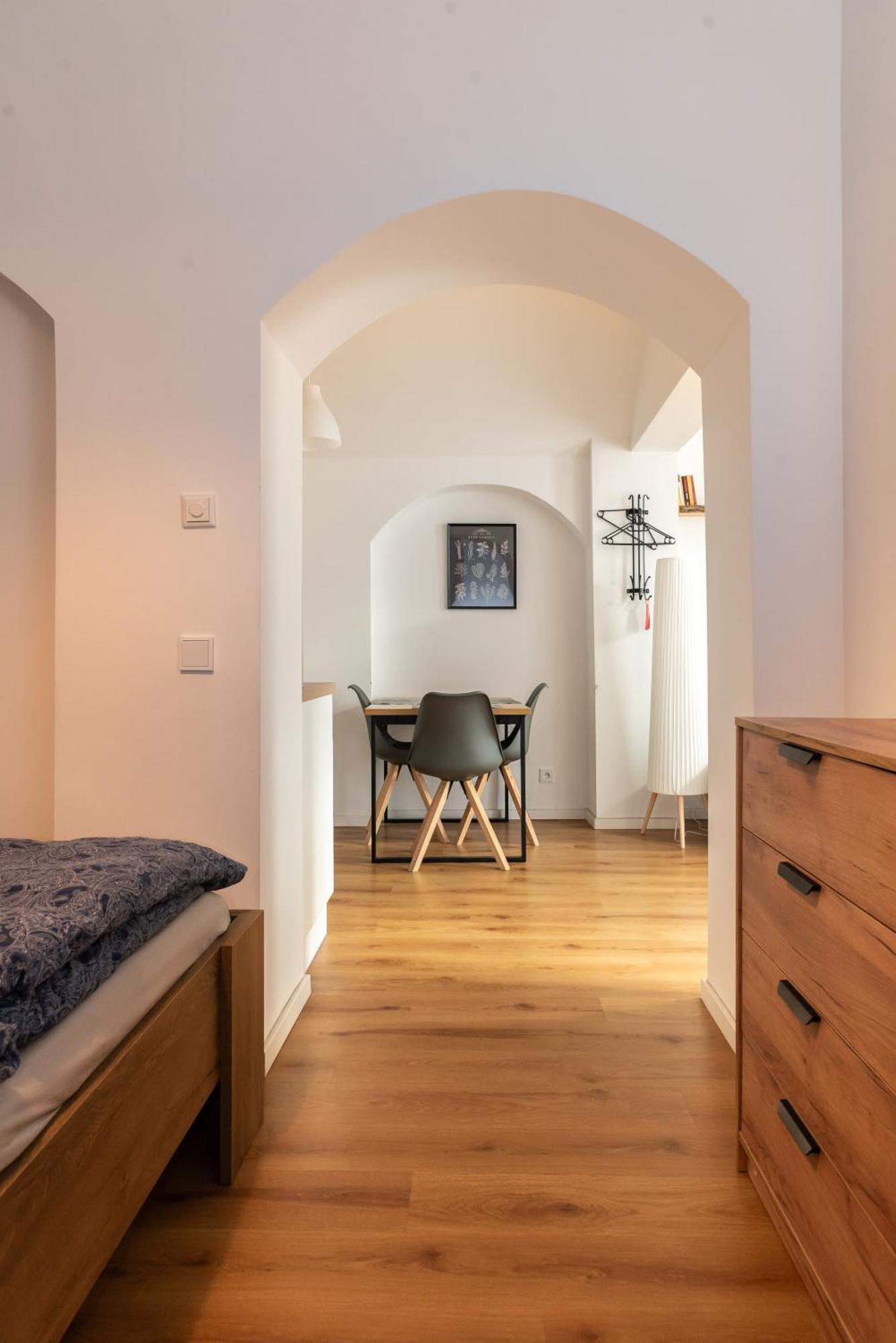 Gewoelbewohnung Mit Terrasse