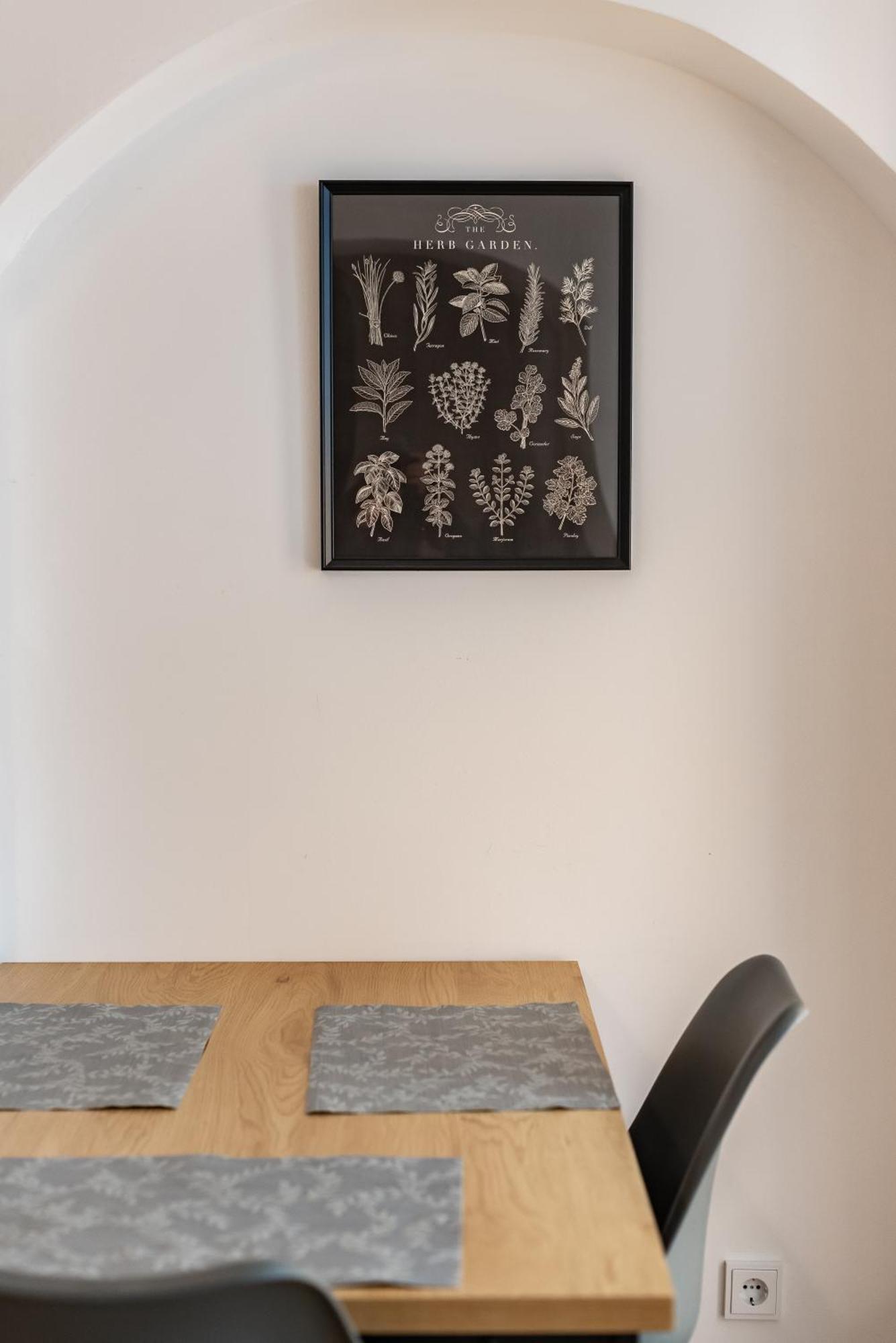 Gewoelbewohnung Mit Terrasse