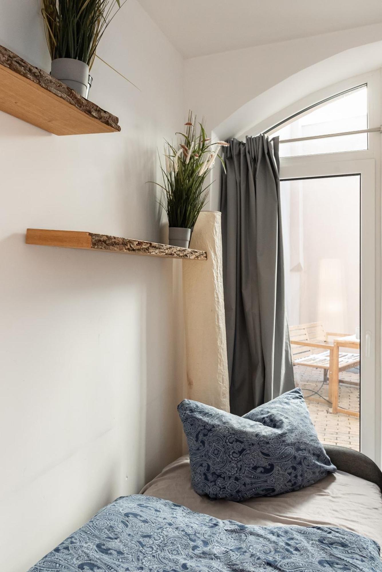 Gewoelbewohnung Mit Terrasse *