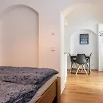 Gewoelbewohnung Mit Terrasse